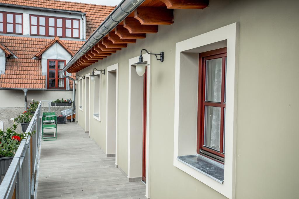 Hotel Dvur Hoffmeister Velke Cicovice Exterior photo